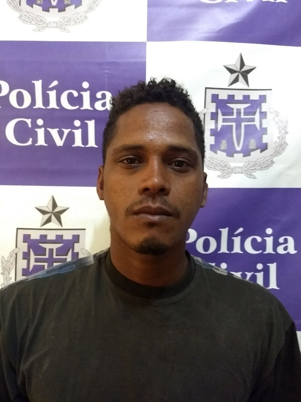 Três mandados de prisão temporária para o trio foram deferidos pela Justiça a pedido da delegacia."Tontonho" já responde por homicídio em Santa Maria da Boa Vista, em Pernambuco, enquanto "Popota" tem antecedentes criminais em Petrolândia, também em Pernambuco. Os três foram encaminhados à audiência de custódia com o juiz e seguem á disposição da Justiça.