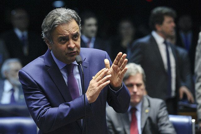Defesa de Aécio pede anulação do afastamento