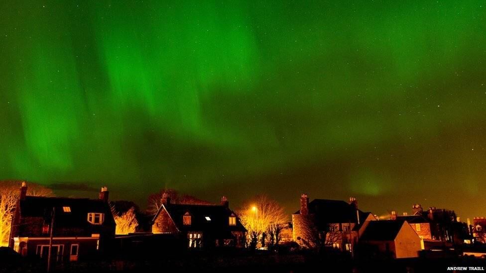O astrônomo foi surpreendido pelo fenômeno.
— A última vez que vi (uma aurora boreal) tão espetacular foi, provavelmente, há 20 anos