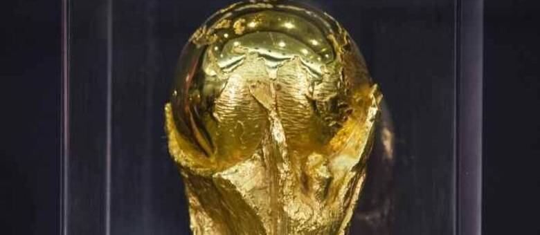A taça da Copa do Mundo terá um novo dono a partir do próximo domingo