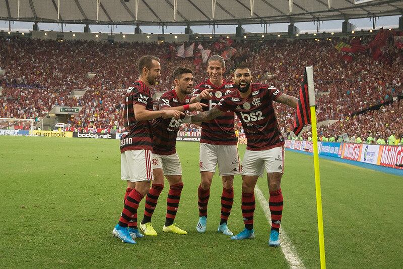 Everton Ribeiro, Arrascaeta, Filipe Luís, Gabigol.... Desde 2017, o Flamengo vem investindo forte em seu elenco. Levantamento com os dados dos demonstrativos financeiros do clube, aponta que são R$ 513 milhões investidos em direitos econômicos/federativos nas últimas quatro temporadas. Nesta galeria, você relembra os atletas que foram adquiridos a partir de R$ 1 milhão!