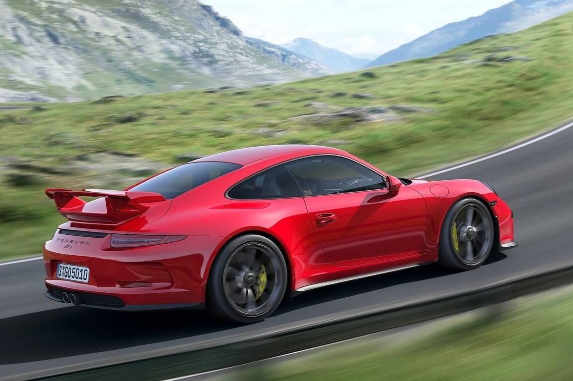 Atualmente dez unidades do GT3 foram vendidas no Brasil, mas apenas uma já chegou ao País. O modelo em questão é de propriedade do grupo que representa a Porsche no País e será reparado pela própria empresa. Os outros modelos ainda estão na fábrica e voltarão à oficina para passarem pela troca de motores

Saiba tudo sobre carros! Acesse R7.com/carros
E confira os melhores preços de novos e usados em r7.icarros.com.br
