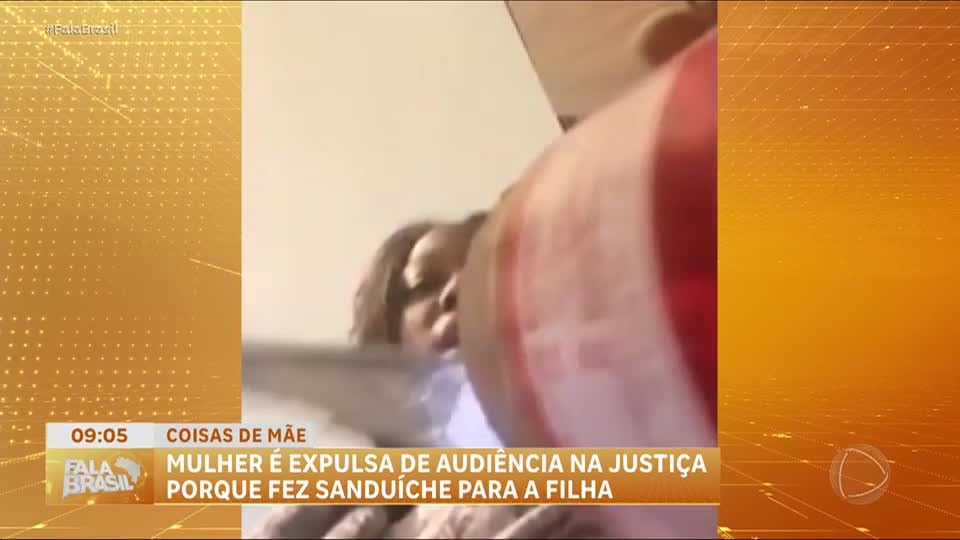 Mulher é expulsa de audiência online nos EUA ao preparar lanche para filha