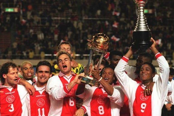 

Ajax (1994/1995)



Van der Sar; Reiziger, Frank de Boer e Danny Blind;
Rijkaard, Ronald de Boer, Seedorf, Davids e Litmanem; Overmars e Kluivert. Téc:
Louis Van Gaal

