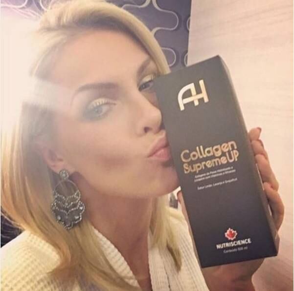 Empresária

 A nossa loira é empresária e mostra todos os dias seus esforços para chegar no sucesso. Além de fazer o que gosta, Ana cria empregos para muitas pessoas. É inspirador ver uma mulher com tanta garra! 