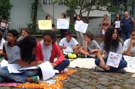 Alunos fazem protesto no Cap-UFRJ