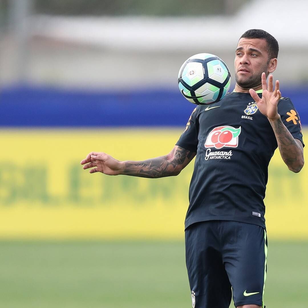 Após a apresentação, os jogadores foram a campo nesta terça-feira (29) para o primeiro treino com bola antes do jogo contra os equatorianos