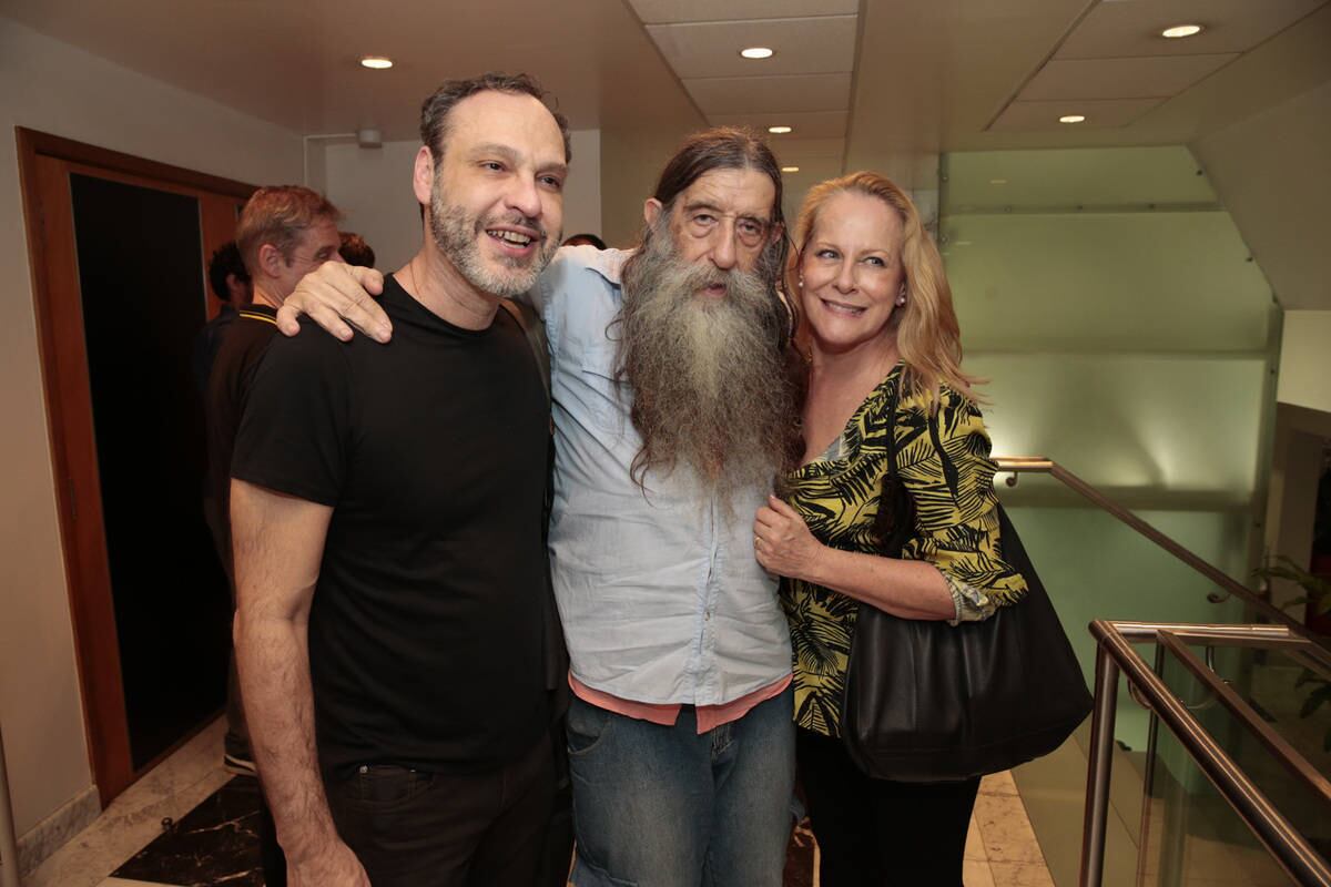 João Fonseca, Nelsinho Rodrigues Filho e Lucinha Lins posam para foto
