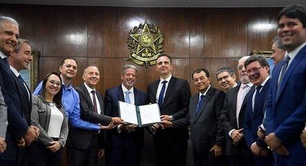 Pacheco recebe de Lira texto da reforma tributária