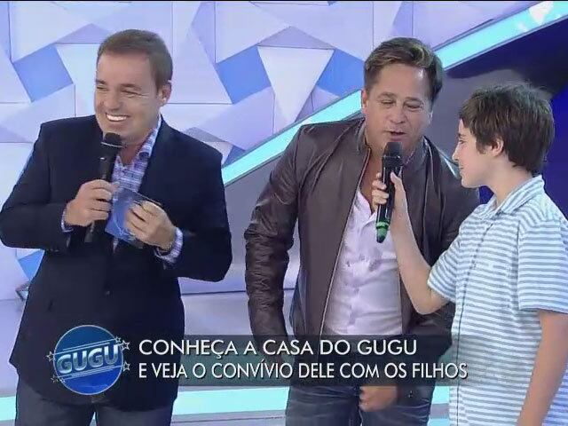 Neste sentido, o dia da volta de Gugu à Rede Record, marcou bastante Sofia: "A gente estava na estreia daí uma mulher gritou: 'Dá um beijo Gugu!'. Aí a Marina falou: 'O quê?'"


+ Gugu Liberato explica como conseguiu entrevistar Suzane von Richthofen: “Sandra ajudou”

+ Condenada pela morte dos pais, Suzane Richthofen confidencia: “Sempre sonhei em ser mãe”