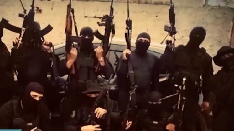 Tandera chegou a ser preso duas vezes, por posse ou porte de arma de fogo. A primeira vez, em 2013, ele foi absolvido, porque um comparsa assumiu que a arma apreendida era dele