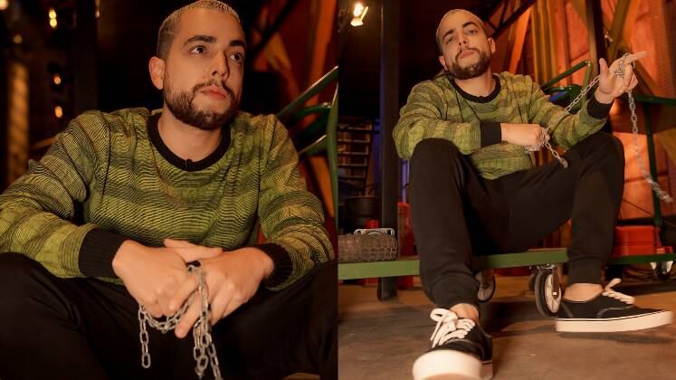 Agora parando para observar o look de Lucas Selfie! Como sempre, o apresentador apostou em um figurino mais descolado, e usou uma blusa listrada verde de manga longa e calça preta. Só o básico, mas sem perder o estilo