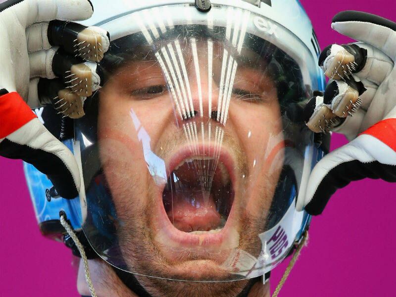 Já o russo Semen Pavlichenko alivia a pressão de competir em casa gritando sozinho