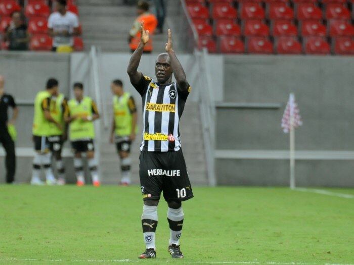 No Botafogo desde o ano passado, Seedorf é um dos grandes nomes do
clube. Até o momento o holandês conseguiu balançar as redes cinco vezes