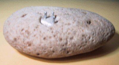 A pedra se tornou um mistério completo e apontada como um objeto UFO real por diversas publicações