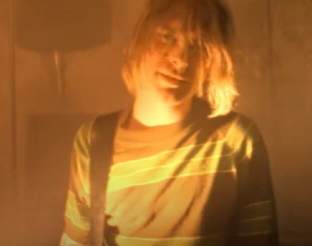 Kurt Cobain é um ícone do rock, sendo uma personalidade muito querida por inúmeros fãs. Como consequência a banda Nirvana foi uma das mais importantes do período e vale destacar que a revista Rolling Stones elegeu a música Smells Like Teen Spirit como a melhor da década de 1990.