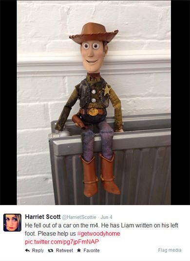 Woody se perdeu do dono novamente! O boneco cowboy de Toy Story foi encontrado em uma rua em Manchester, na Inglaterra, e sua foto foi divulgada na internet