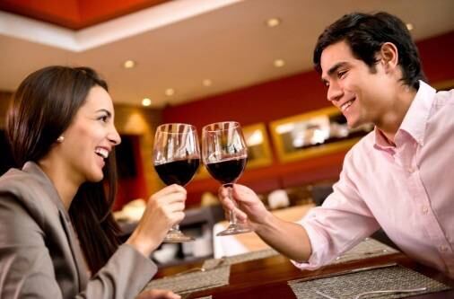 Já para se candidatar ao posto de auxiliar de sommelier,
está disponível uma oportunidade para o município de São José (SC). A vaga
oferece remuneração de até R$ 2.000 e requer um profissional com o poder de
avaliar qual tipo de vinho combina com o prato escolhido pelo cliente