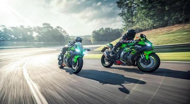 A diferença para a top de linha SE está na suspensão eletrônica, o restante é tudo igual