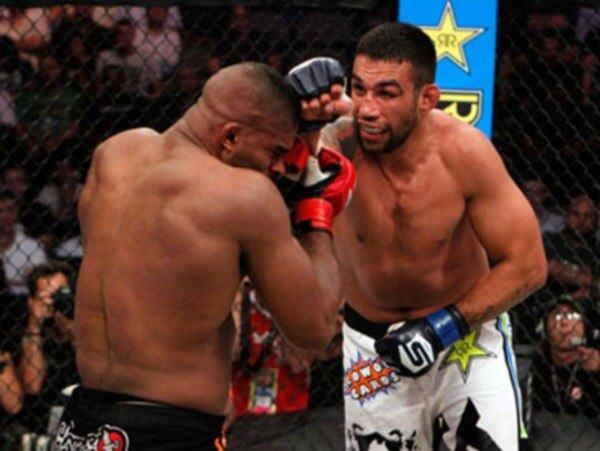 Outro que perdeu para Werdum foi o gigante holandês Alistair Overeem, quando eles se enfrentaram no extinto Pride, em 2006. Na ocasião, o brasileiro saiu vitorioso após finalizar o rival por kimura