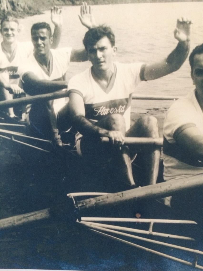 Vital da Costa (centro) disputava competições no rio