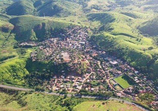 Com cerca de 7.000 moradores, a pequena cidade de Alpercata, no Vale do Rio Doce recebeu o nome graças a um de seus fundadores. Gabriel Lopes ficou conhecido como Gabriel “Precata” por causa das sandálias de couro que usava. O calçado, além de ter dado nome para cidade do interior de Minas, está nos pés de muita gente até hoje