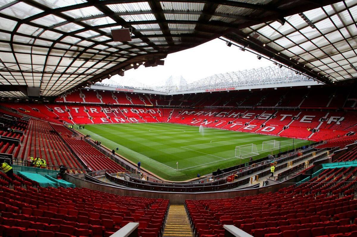 Old Trafford recebe duelo entre Manchester City e Manchester United