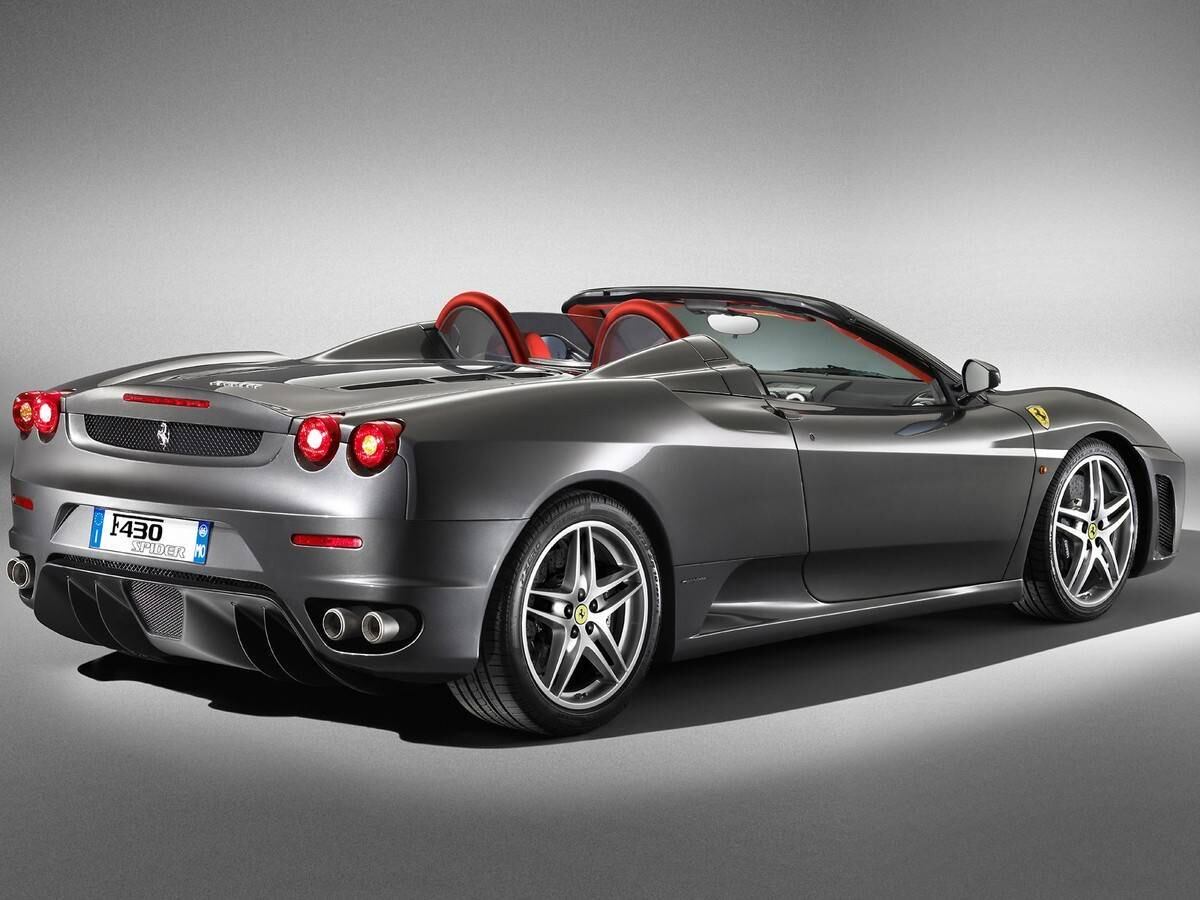 Vejam um modelo moderno desta Ferrari F430 Spider do argentino