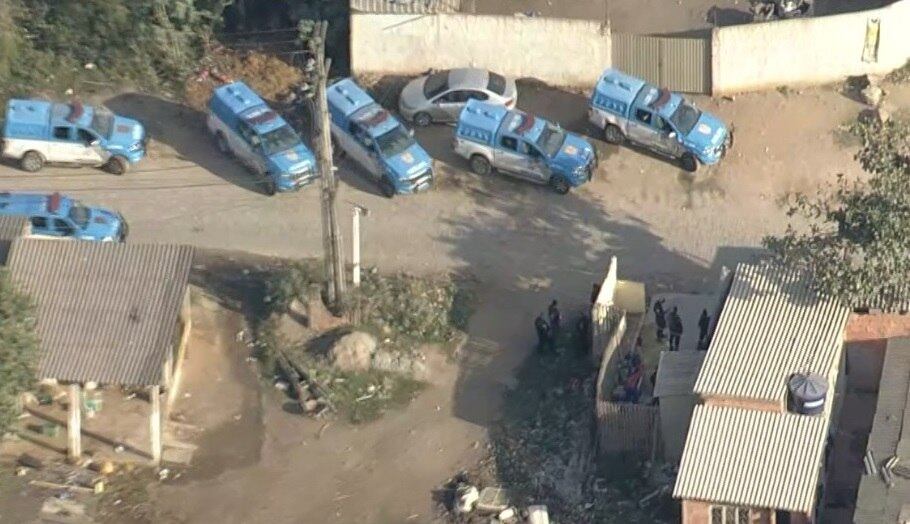 Policiais no complexo do Salgueiro nesta sexta (16)