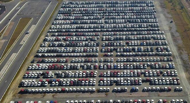 Vale a pena negociar o valor do carro e até mesmo comprar os usados