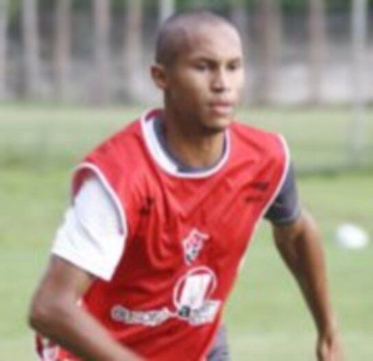 Como se não bastasse, em 2010, Jonas jogou no Vitória-BA, que perdeu na decisão da Copa do Brasil para o Santos de Neymar, Robinho e cia.  Porém, o jogador não participou da competição, apesar de ter jogador no Brasileirão daquele ano