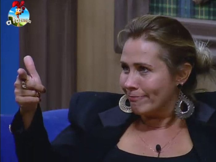 Por causa da votação, elas protagonizaram discussões feias com Heloisa
Faissol, Babi e Andréia durante toda quinta-feira (27)

+ Babi, DH ou Helô: Quem você quer que ganhe A Fazenda? Vote!

+ Com 65,14%, Babi Rossi continua na Fazenda. Assista ao vídeo!

+ Barraco! Helô detona Brunninha e diz que Pepê e Neném são
interesseiras 

+ Neném detona Andréia: "Ela é só sorriso falso"

+ Neném compara Leo a Maroni e dispara: "A gente tem que colocar a Babi contra Andréia na Roça"

+ Recém-chegadas na sede, Pepê e Neném disparam: “Vamos mostrar que hoje tem”

