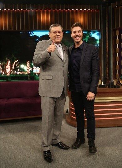 Ele também se
emociona ao recordar da história de ex-jogadores que marcaram o futebol
brasileiro. O programa ainda exibe mais uma edição do
quadro Emergente como a gente com o humorista Paulo Vieira
+VEJA MAIS: Confira todos os vídeos do Programa do Porchat