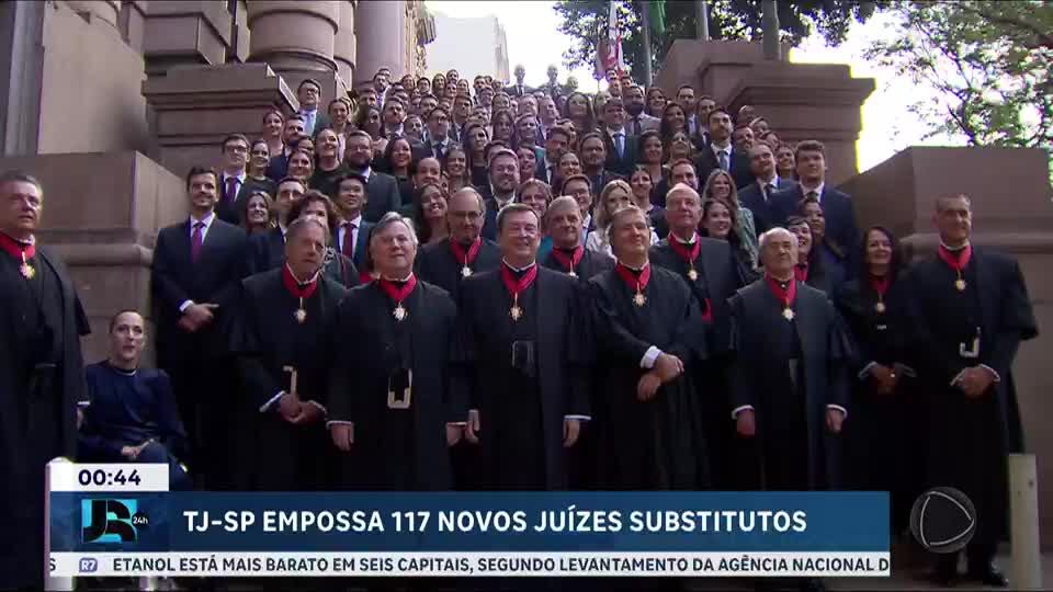 TJ-SP empossa 117 novos juízes substitutos