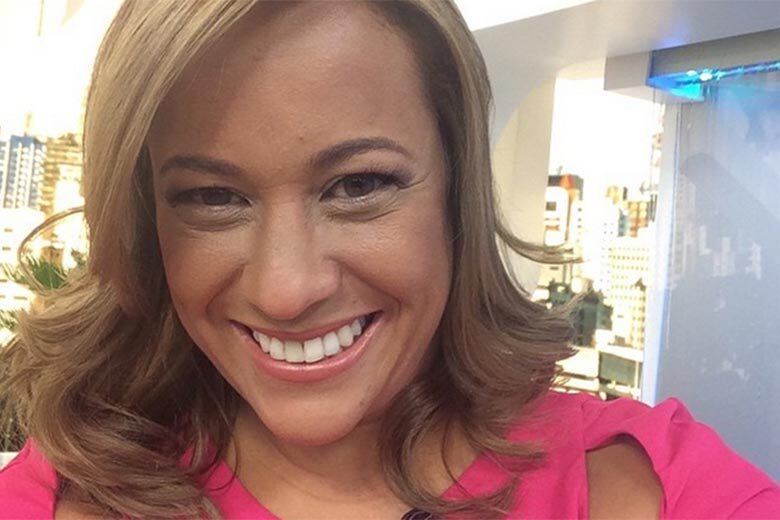 

— O Gugu foi muito carinhoso comigo. Ganhei um quadro aqui
que foi a Estação Rodoviária, vai para o ar no programa de quinta-feira [26].
Foi um convite dele que eu recebi com o maior carinho do mundo. [Acompanhar de
perto a estreia] é uma forma de prestigiar porque é o Gugu, um profissional que
a gente acompanha há muitos anos. É sempre uma honra



+ Gugu está no Facebook! Curta

+ Siga o perfil da atração no Twitter

+ Após dez anos de silêncio, Suzane Von Richthofen confessa a Gugu: "Tive culpa e estou pagando"