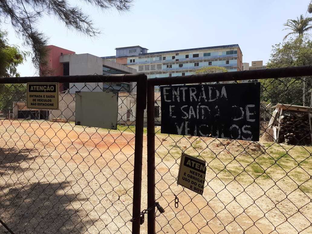 Previstas em R$ 5 milhões, as obras chegaram a R$ 28 milhões, dos quais R$ 15 milhões foram pagos, após seis aditivos ao contrato