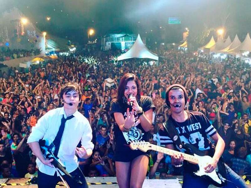 Com menos de um ano, o grupo já emplacou sucessos como A Minha Mãe Deixa e Paredão Metralhadora, atual música de trabalho da Vingadora
— Sem palavras, a gente não tem como descrever a nossa felicidade, por a banda ter menos de um ano e tá conseguindo alcançar lugares que outras bandas talvez não teriam a oportunidade com mais anos que a gente