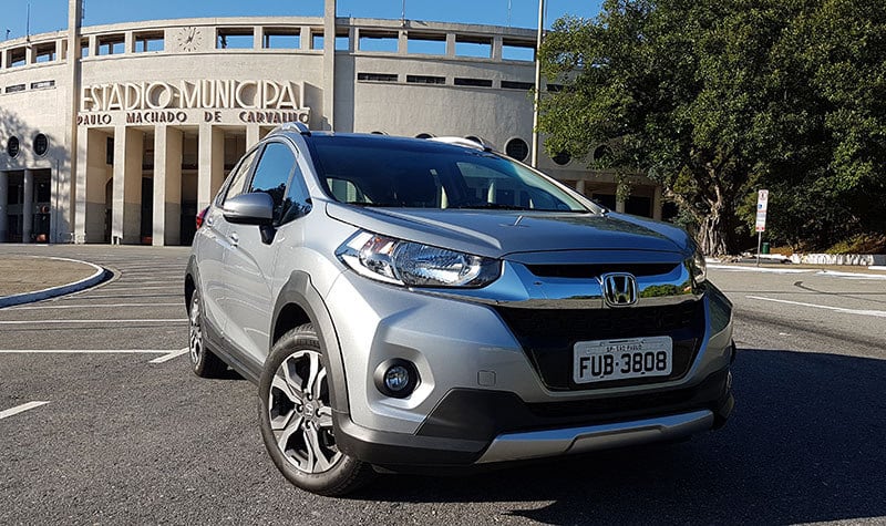 Externamente, o WR-V traz visual próprio, com os faróis conectados à grade e equipados com LEDs diurnos

TESTE: 'Quase gêmeo' do Fit, Honda WR-V mira quem não tem grana para ter um HR-V