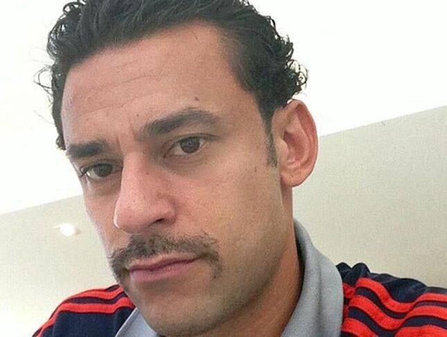 Fred também foi questionado pelos fãs se vai manter o visual com bigodinho durante a Copa do Mundo. E fez mistério...

— Na verdade fiz uma homenagem ao meu pai e estou com ele até hoje. Como meu pai merece pode ser que fique ou não, vai depender de como eu acordar.

