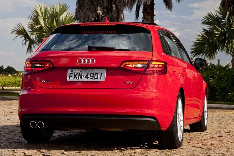 Segundo a Audi, a perda de peso combinada à mecânica moderna e às tecnologias "verdes", como o start/stop, entregam um consumo exemplar ao novo A3. Na versão Sportback 1.4 TFSI a média combinada (cidade/estrada) é de até 18,8 km/l. Já no A3 Sportback com o motor 1.8 TFSI, o consumo médio chega a 17,8 km/l

VEJA TAMBÉM

> Mais potente, Fiat Cinquecento agora é flex nas versões Sport e conversível

> Onix e Prisma ganham câmbio automático e ficam até R$ 7.000 mais caros

Quer saber tudo sobre carros? Acesse www.r7.com/carros