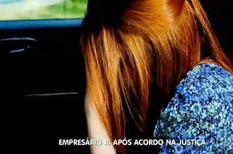 O empresário Sérgio Henrique de Almeida Alves, condenado por
vazar vídeos íntimos da ex-namorada, conhecida como Fran, saiu
do fórum de Goiânia (GO) rindo depois de fazer um acordo judicial para
prestar serviços comunitários durante cinco meses, como pena alternativa