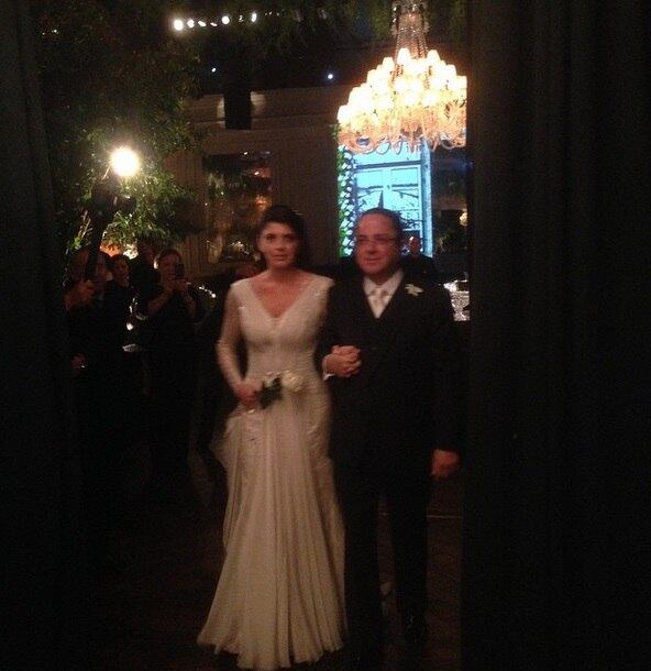 Na noite do último sábado (9), aconteceu o casamento do cardiologista Roberto Kalil Filho com a endocrinologista Claudia Cozer no buffet Leopolldo, no Itaim Bibi, zona oeste de SP. Kalil Filho é médico de personalidades da política, como a presidente Dilma Rousseff e o ex-presidente Luiz Inácio Lula da Silva. Para marcar a união do casal, que já dura há dez anos, padrinhos e convidados ilustres foram chamados para a cerimônia. Veja mais nas próximas fotos