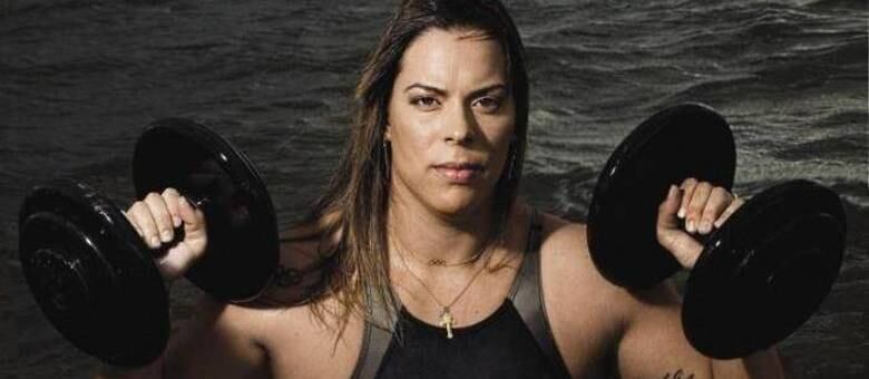Rebeca Gusmão já foi medalhista olímpica, mas foi banida da natação em 2009 ao ser flagrada no exame antidoping