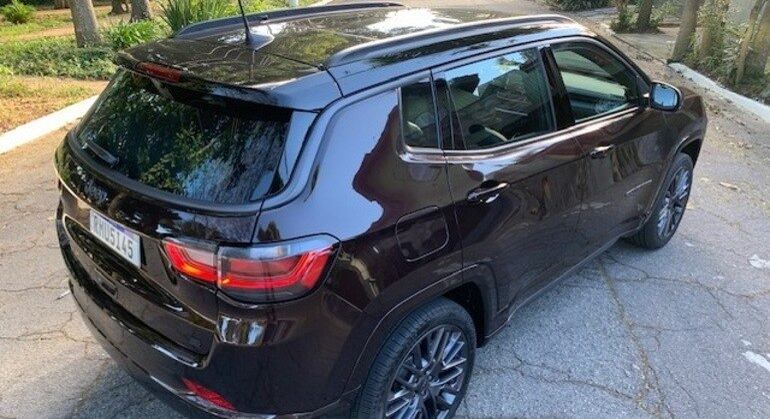 Perfil elegante ficou mantido na linha 2022 e nem todo mundo percebe o quanto o Compass mudou visualmente