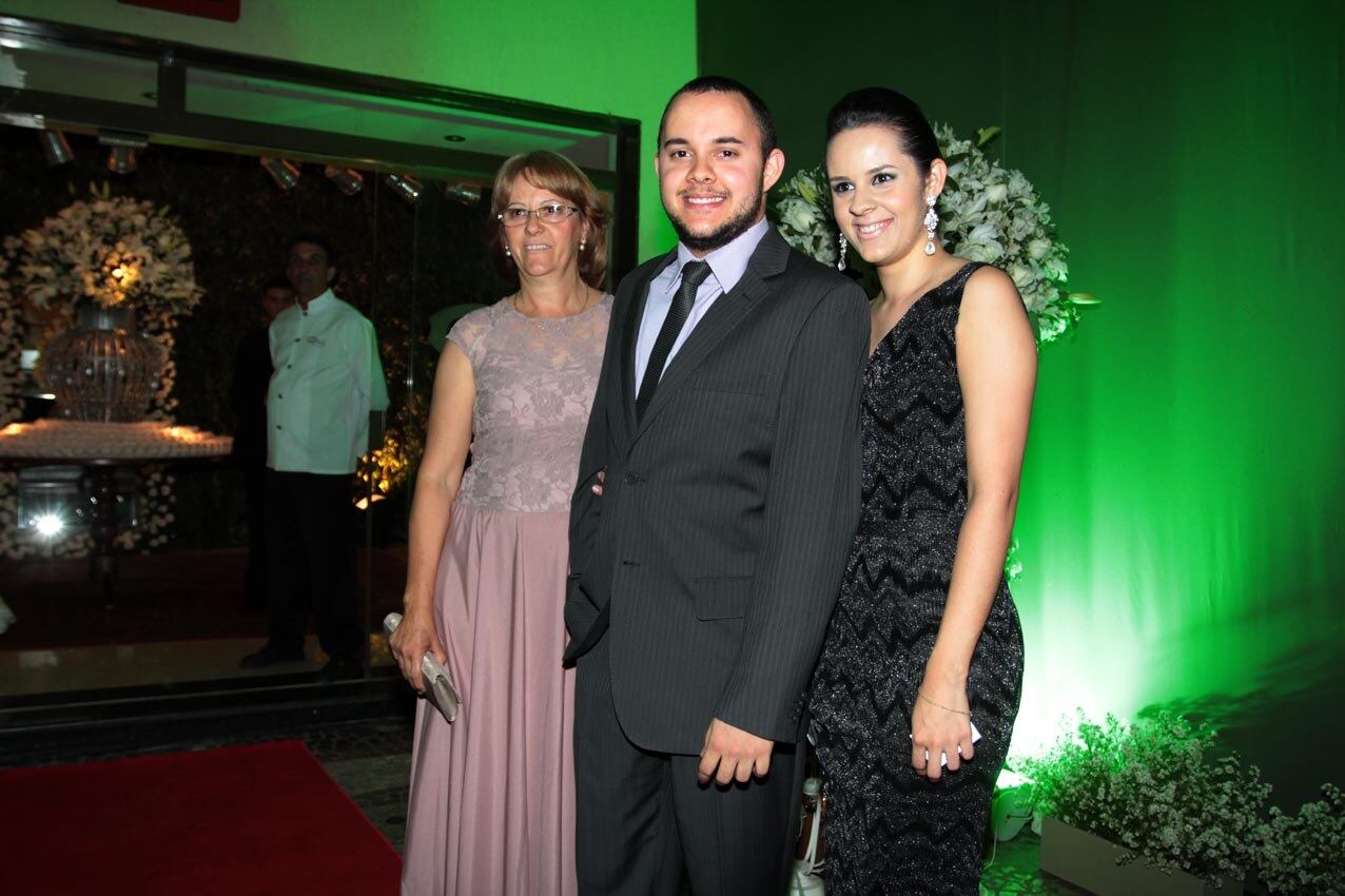 O humorista do Pânico Gui Santana, que também é cidadão de Penápolis, com a família
