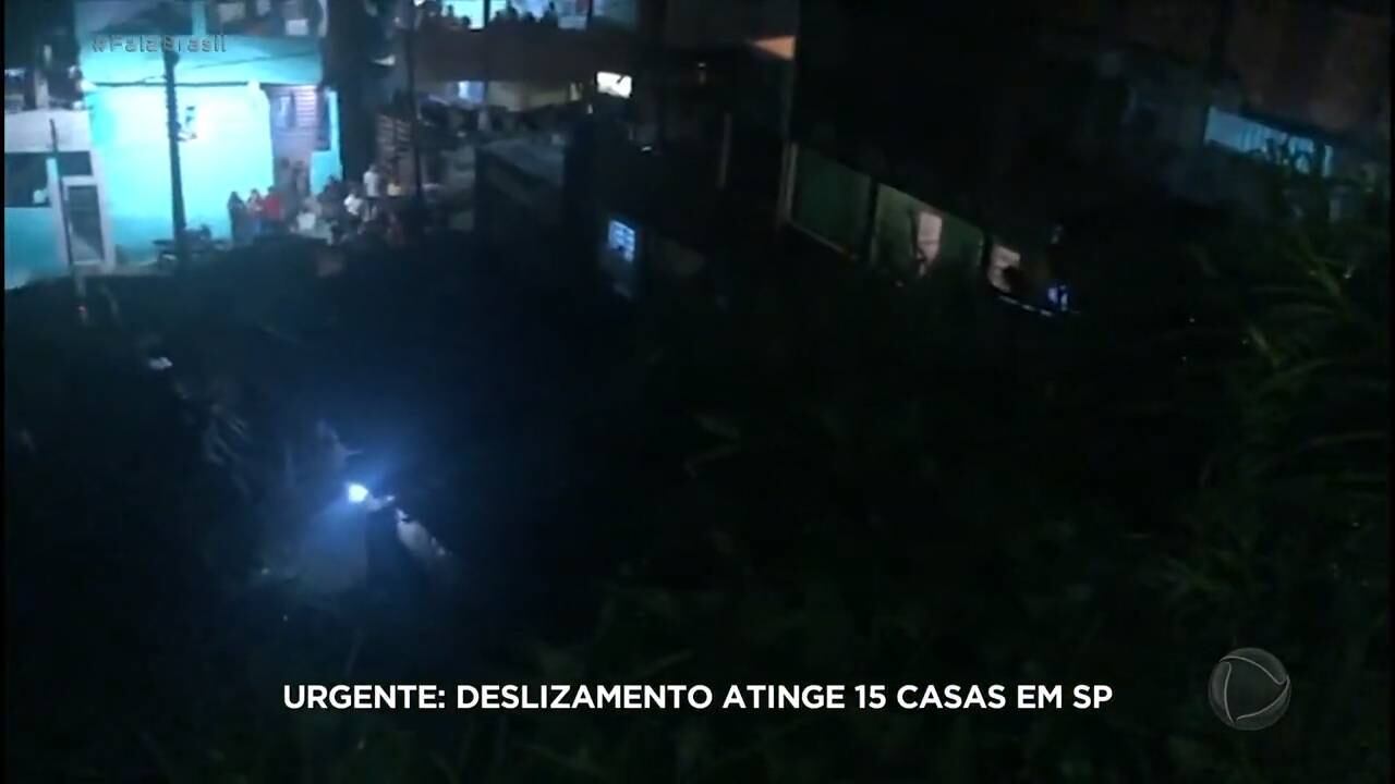 Deslizamento atinge 15 casas em São Paulo