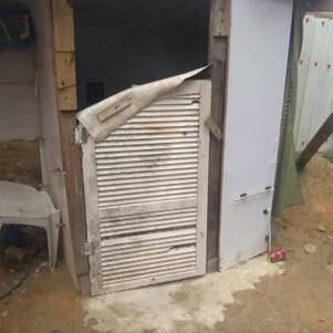 Menino era mantido em local apertado