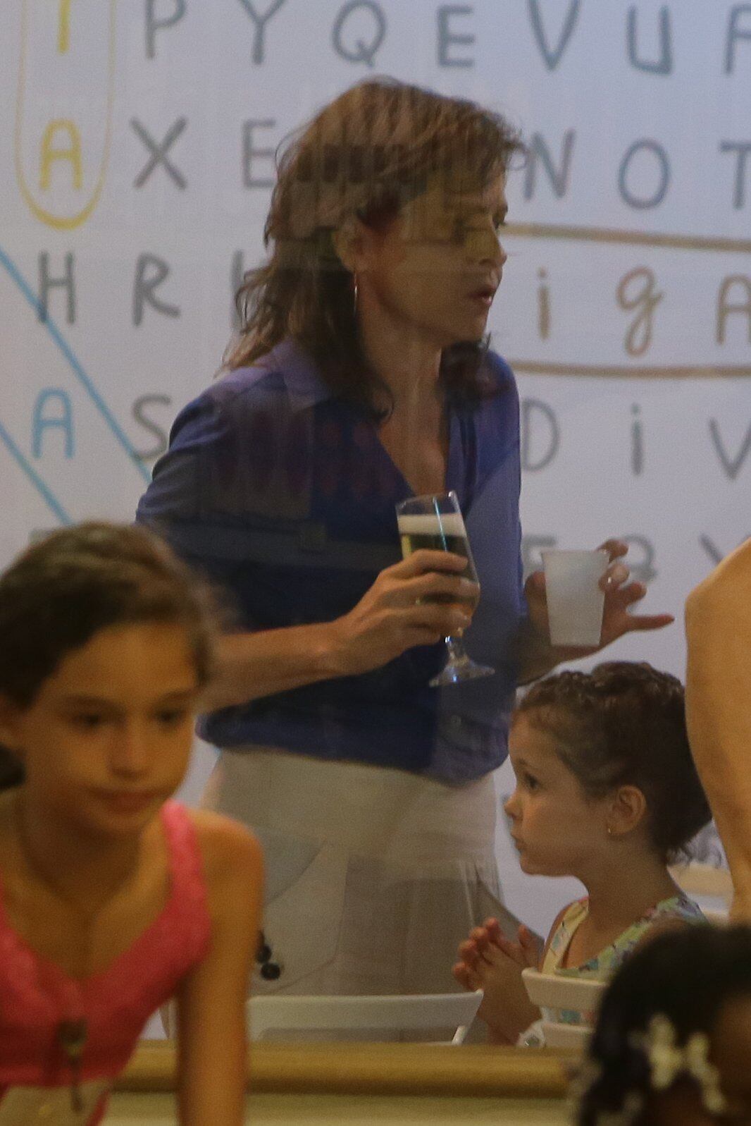 Drica Moraes comemora aniversário do filho adotivo em parque infantil