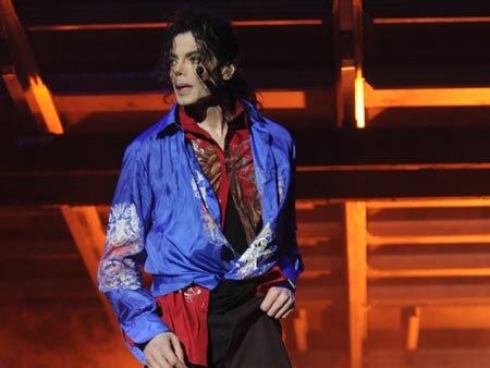 

Neste seleto grupo vive Lavelle Smith Jr. O coreógrafo
trabalhou com Michael Jackson durante 20 anos. Foi naquela época que Lavelle
desenvolveu danças icônicas, como a do clipe Smooth Criminal, e
desenvolveu forte amizade com o mito. E foi justamente sobre essa relação
próxima que o coreógrafo conversou com o site oficial do Legendários, em um dos
camarins da Rede Record

+ Alguns anos e muita academia depois… Veja a transformação da menina Juju Salimeni em mulherão

+ Legendários também está no Facebook. Curta!

+ Siga a atração de Marcos Mion no Twitter!
