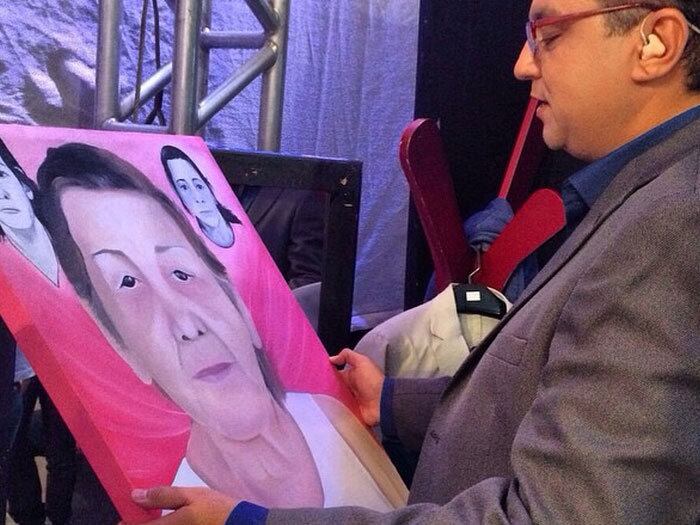 Nos bastidores do programa, ele já até recebeu o retrato da mãe: "Momento lindo... Recebi um quadro pintado com o rosto de minha mãe..."


+ Aproveite e confira as matérias do programa Domingo Show

+ Já curtiu a página do Domingo Show no Facebook? É só clicar!

+ Siga o Domingo Show no Twitter e receba conteúdos exclusivos!